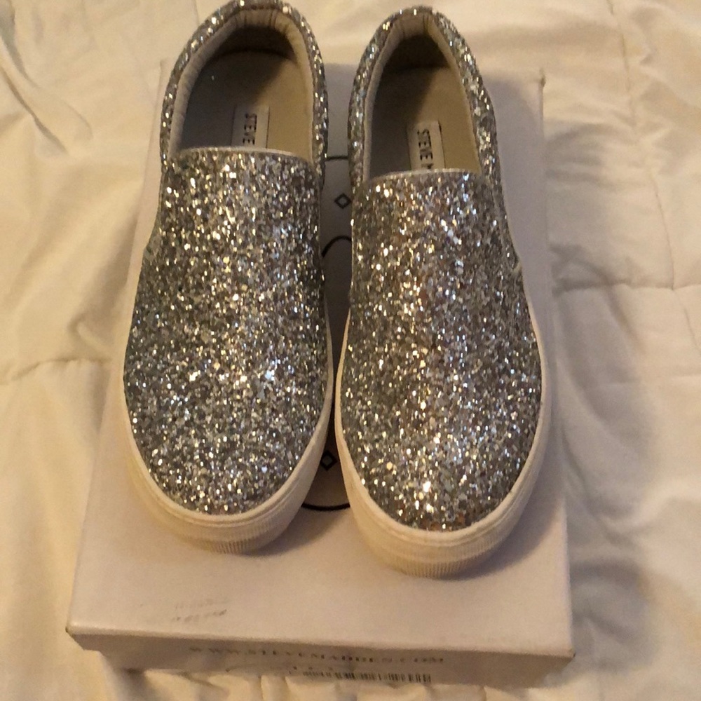 Steve Madden Silver Glitter Slip On Gills